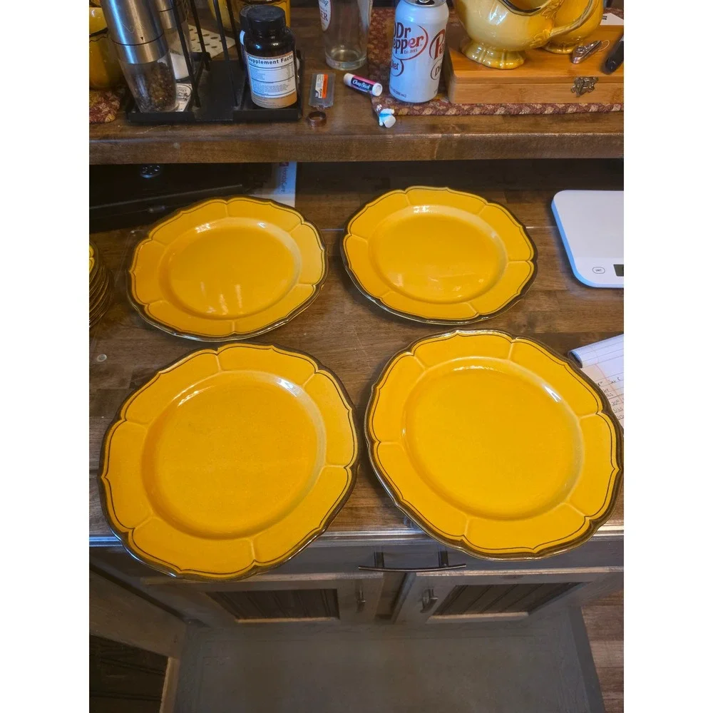 Metlox Poppytrail La Mancha Gold Dinner Plates Set of 4 Vintage Stoneware 10.5